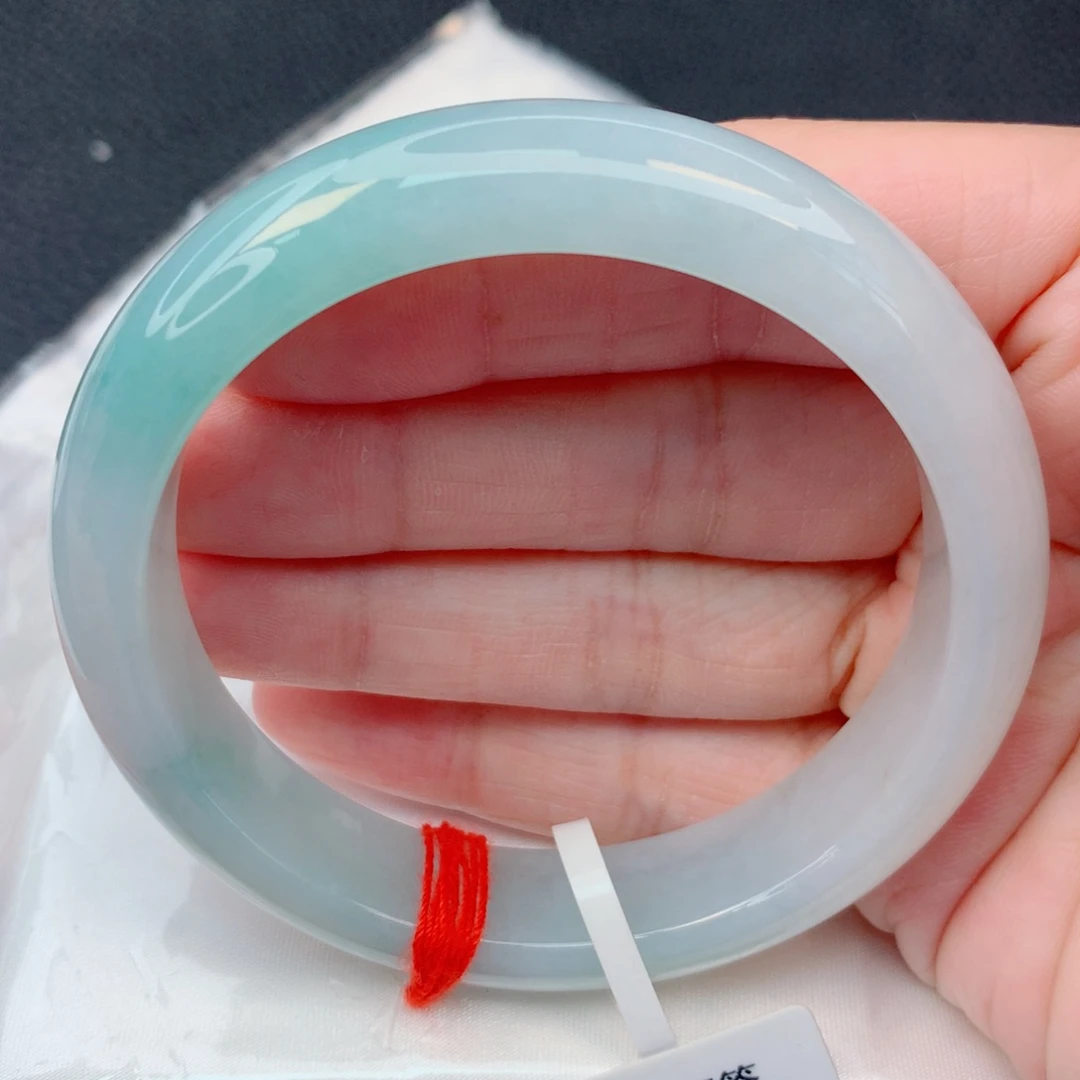 翡翠未镶嵌手镯57.3圈 白底飘蓝绿花细腻水润有纹