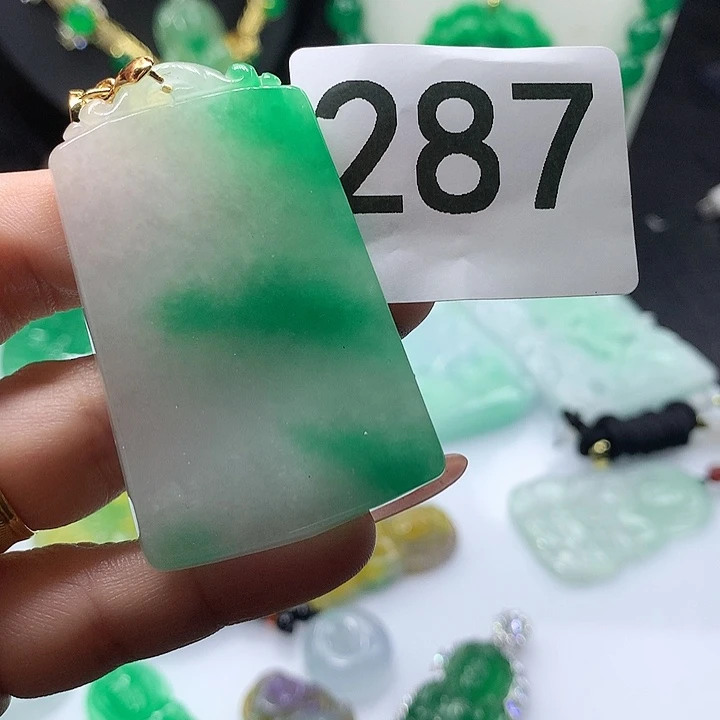 翡翠吊坠(赠链)未镶嵌