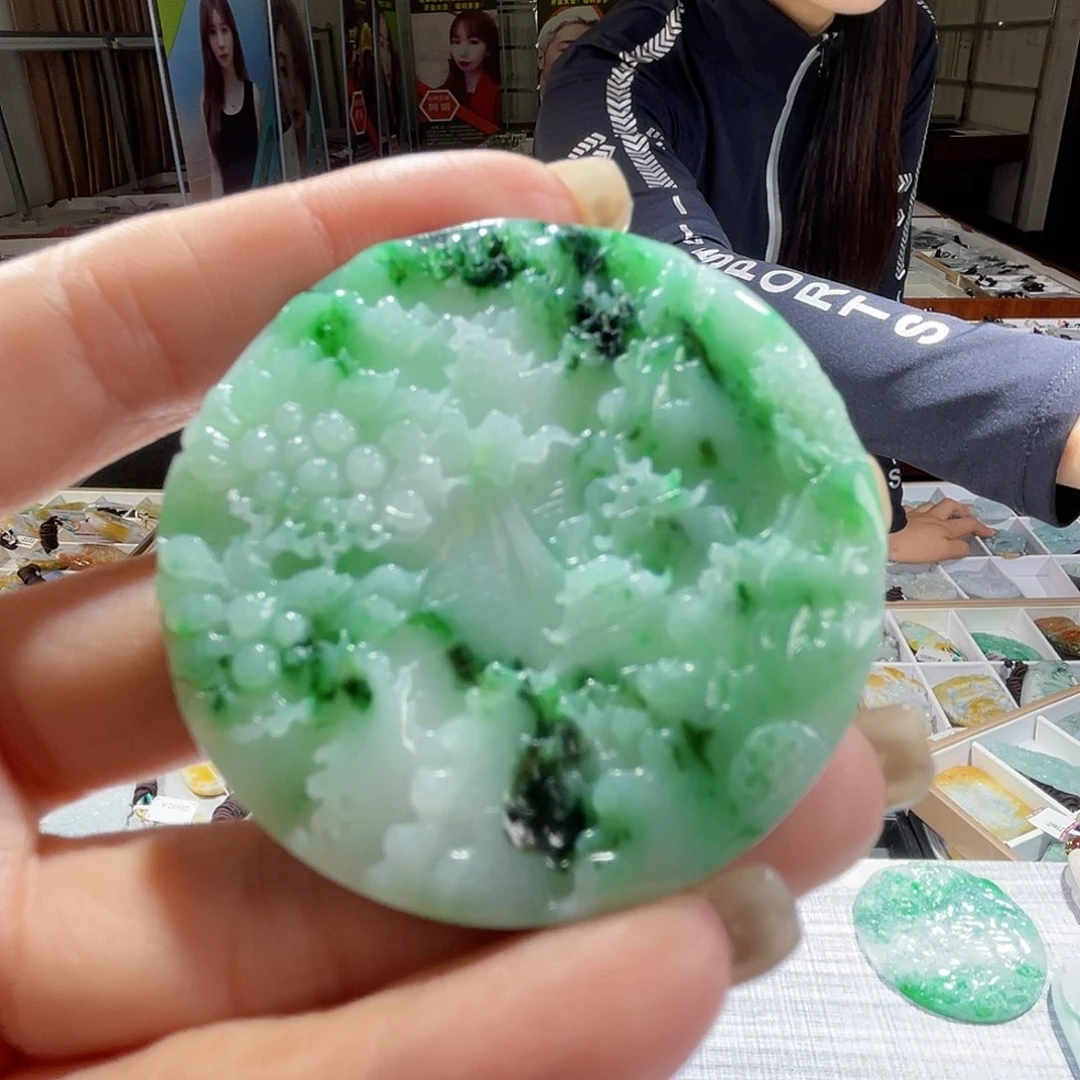 翡翠未镶嵌颈饰一