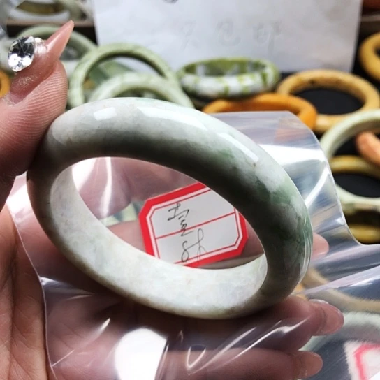 蛇纹石玉手镯未镶嵌壹