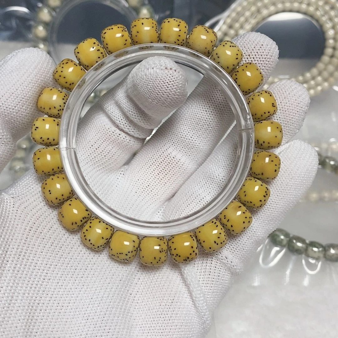 星月菩提吊坠事**为海南料鸡油黄10×9星月菩提