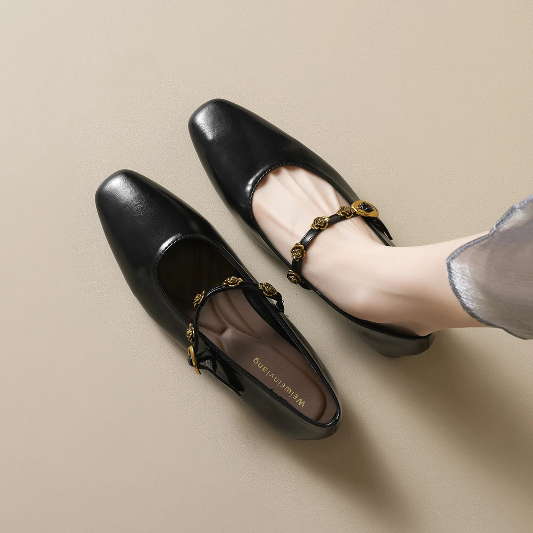 法式复古单鞋女平底山茶花浅口软底一字带玛丽珍鞋粗跟春季