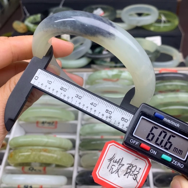 蛇纹石玉未镶嵌手镯936