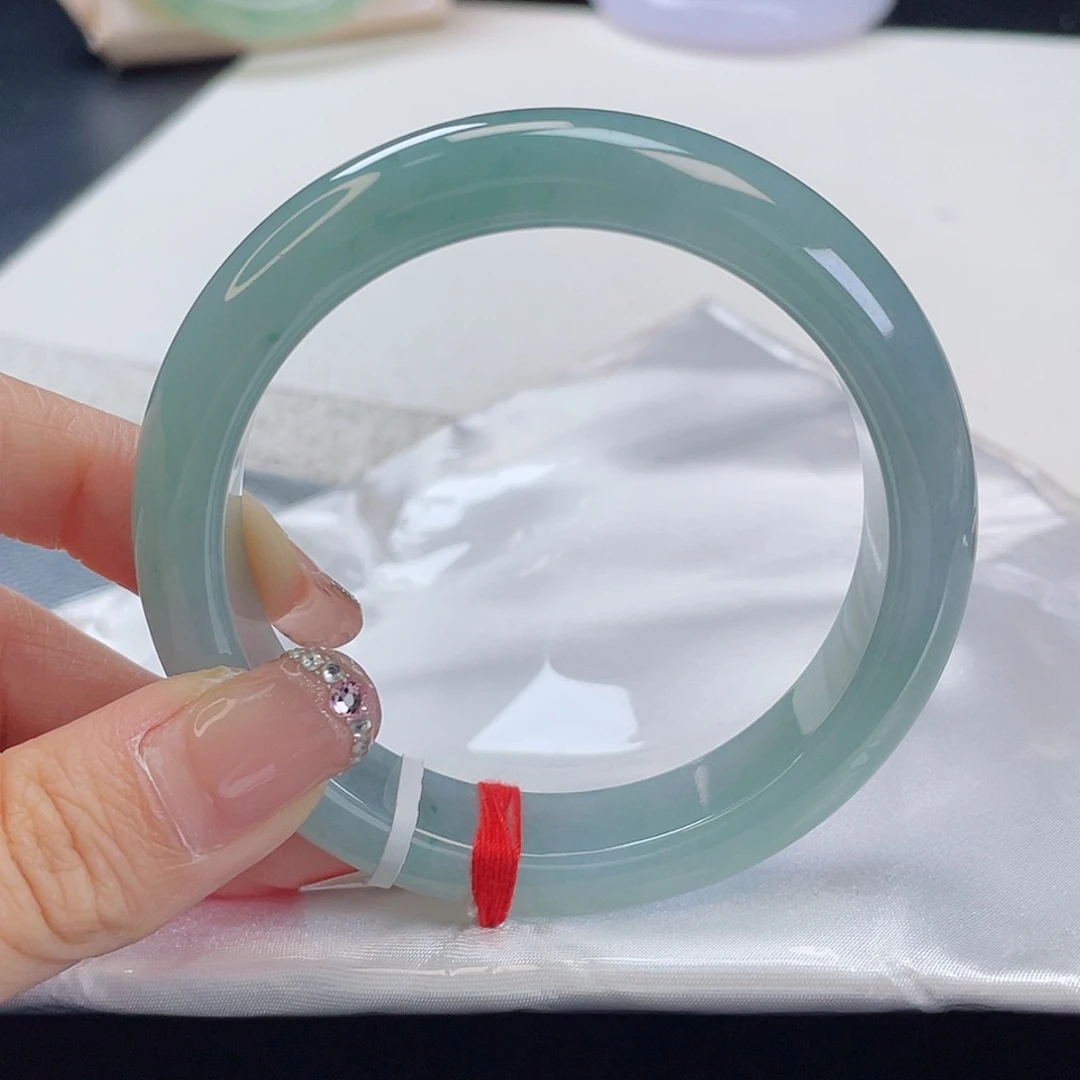 翡翠手镯未镶嵌翡翠