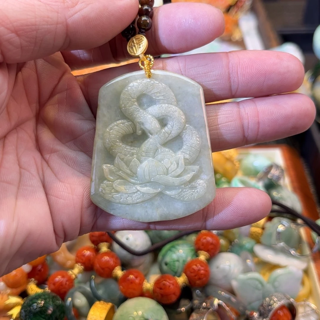 翡翠颈饰未镶嵌翡翠颈饰未镶嵌