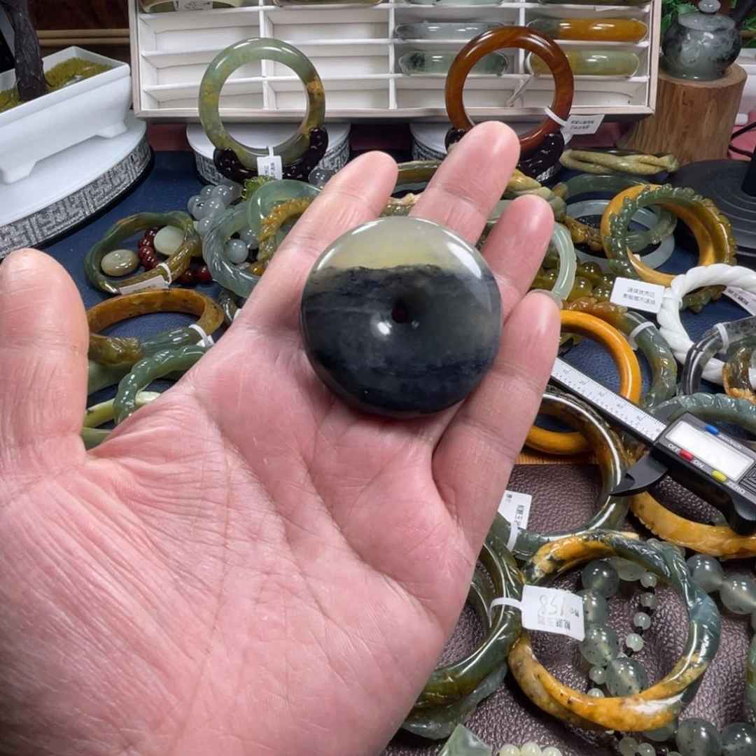 未镶嵌蛇纹石玉颈饰