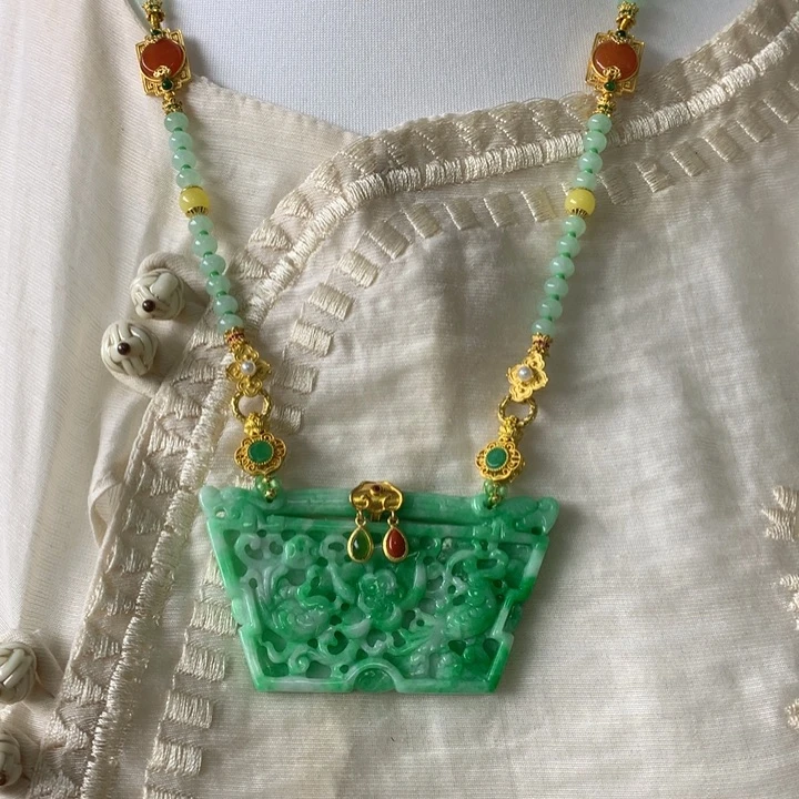 翡翠吊坠(赠链)未镶嵌