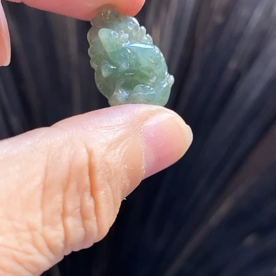 翡翠未镶嵌颈饰W to option