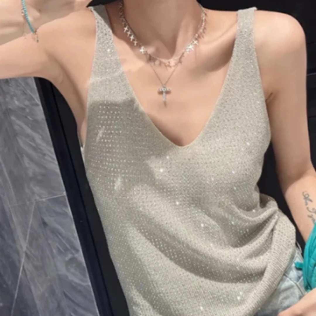 (龙女家)爆闪V领时尚气质高级感百搭显瘦吊带背心