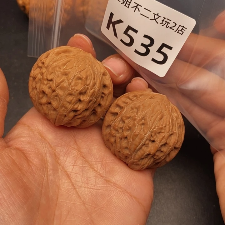 在***间吊坠桃核K535铁锤