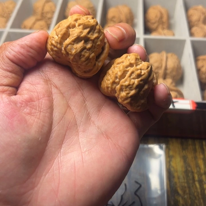 天***汤核桃蛤蟆头文玩核桃