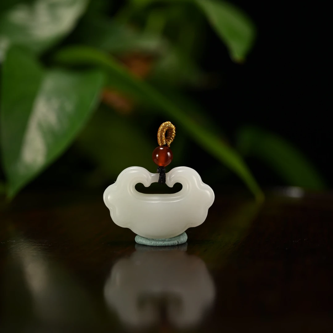 LOT8804 2512300030和田玉如意锁挂件/保利