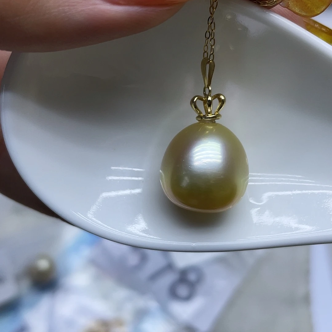 18K金镶嵌海水珍珠颈饰