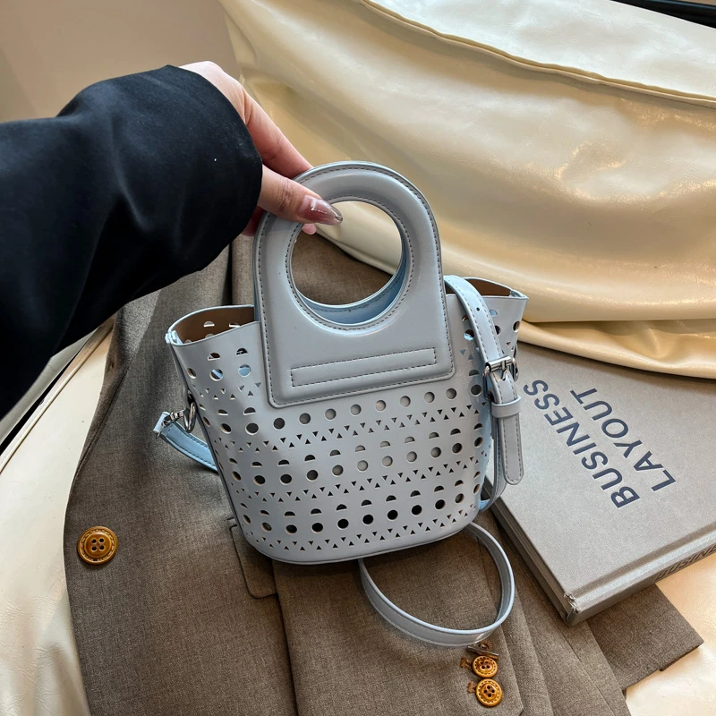 小众设计潮流网红镂空手提托特包洋气百搭斜挎包