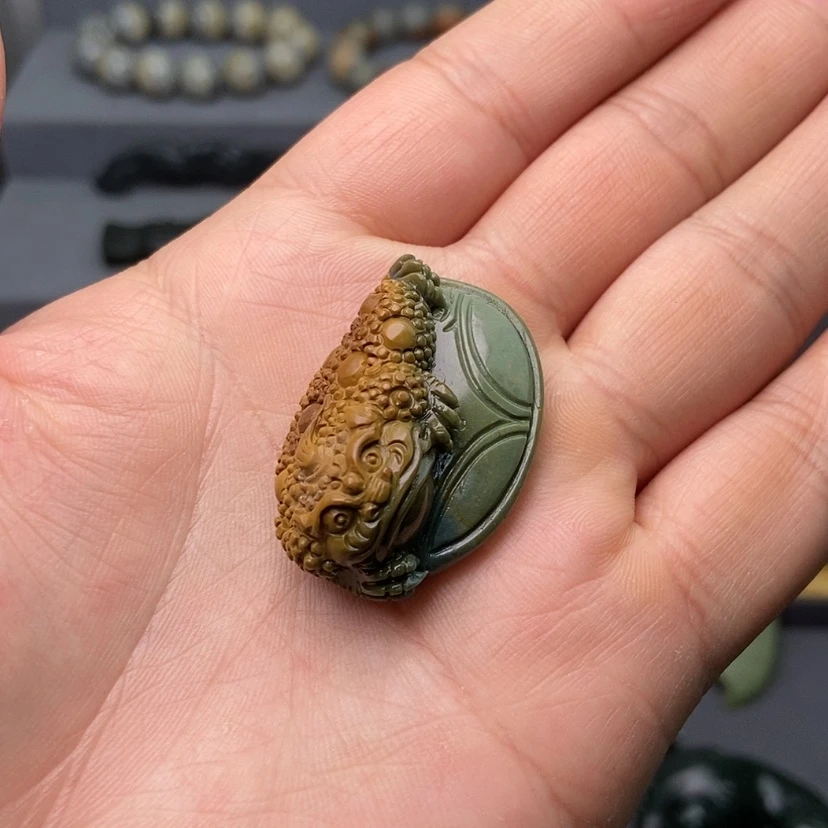 【闪购商品】石英质玉（阿拉善玉）颈饰未镶嵌哒****子