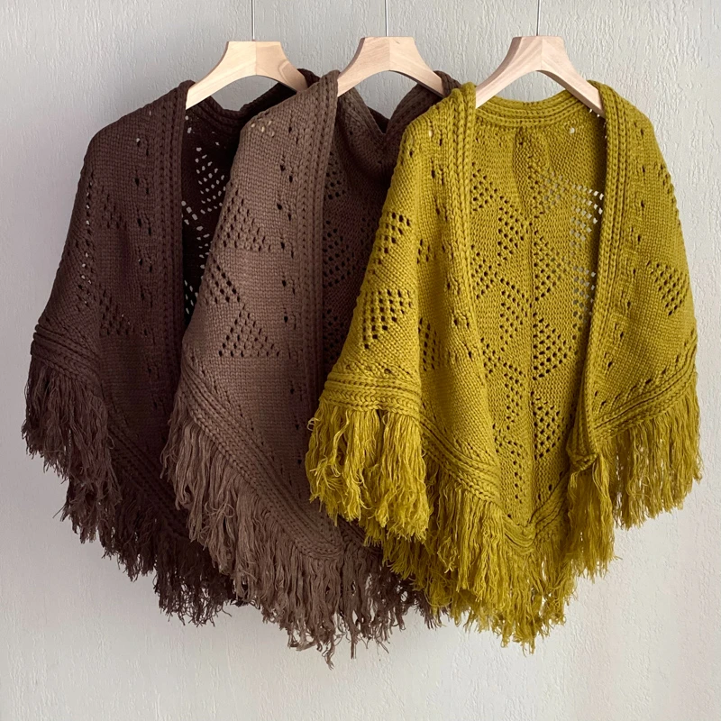2025新款秋冬手工钩织三角巾披肩复古风镂空设计百搭时尚保暖围巾