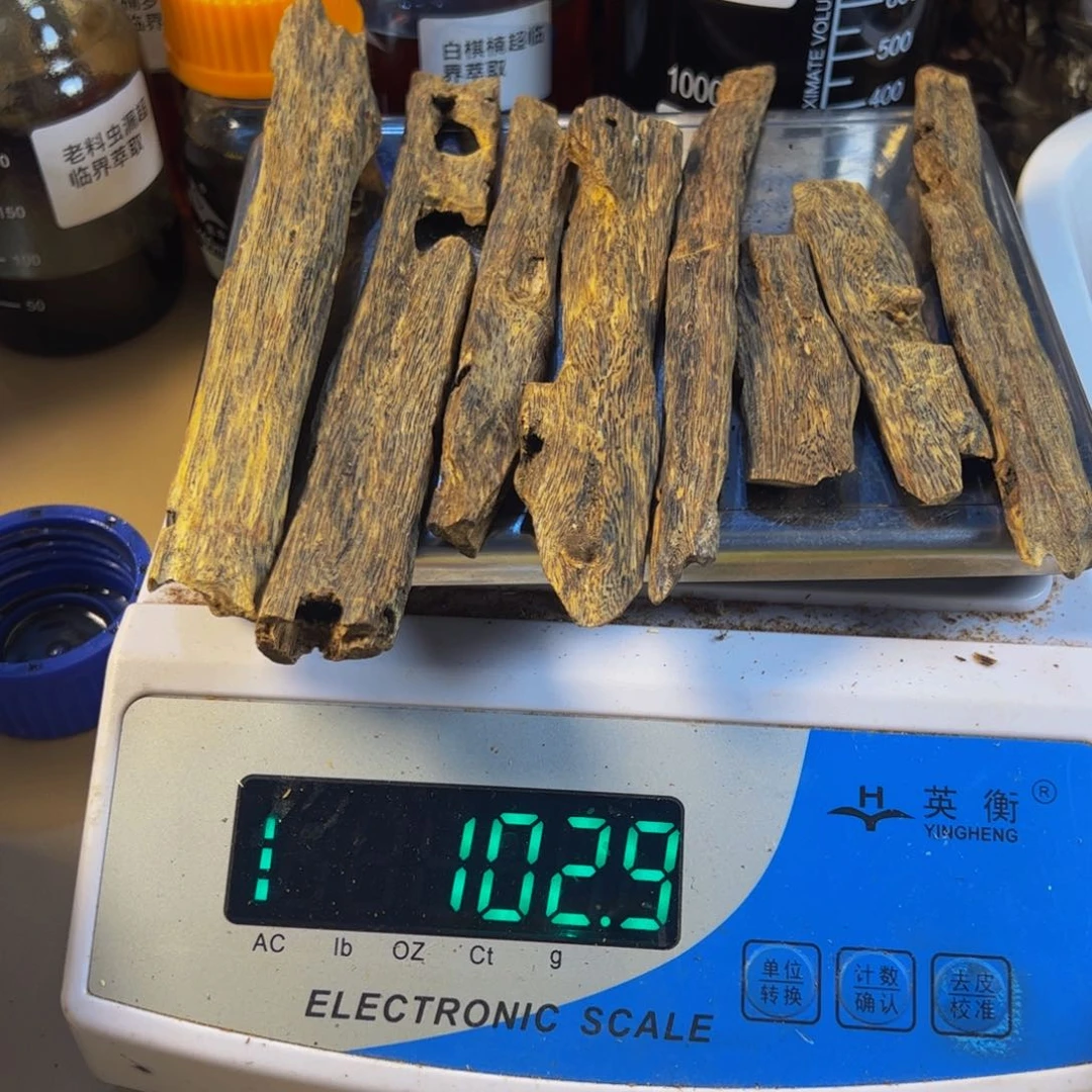 沉香沉香碎屑侨*绿棋楠透顶绿棍料