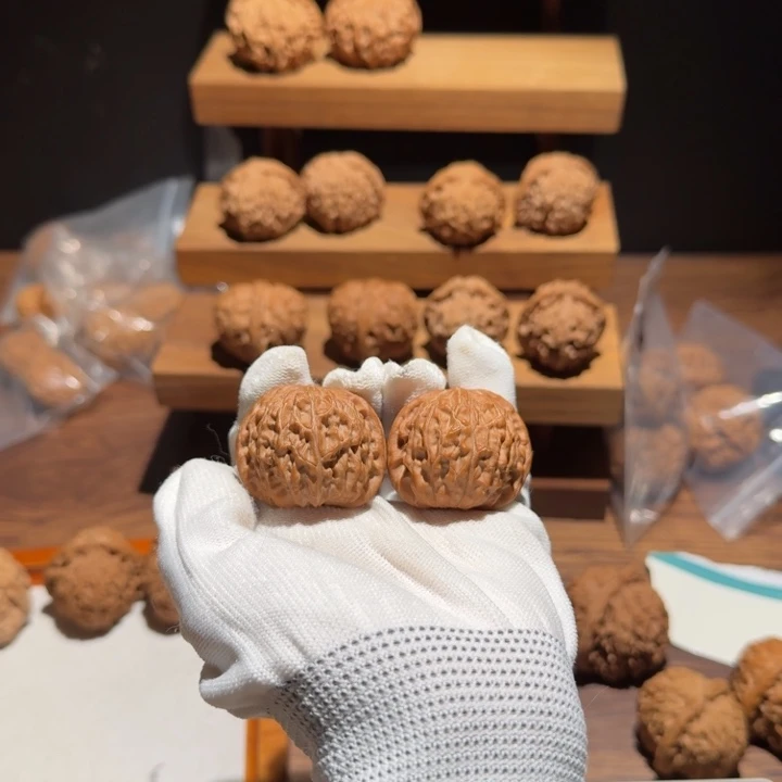 途***中吊坠文玩核桃磨盘核桃好货