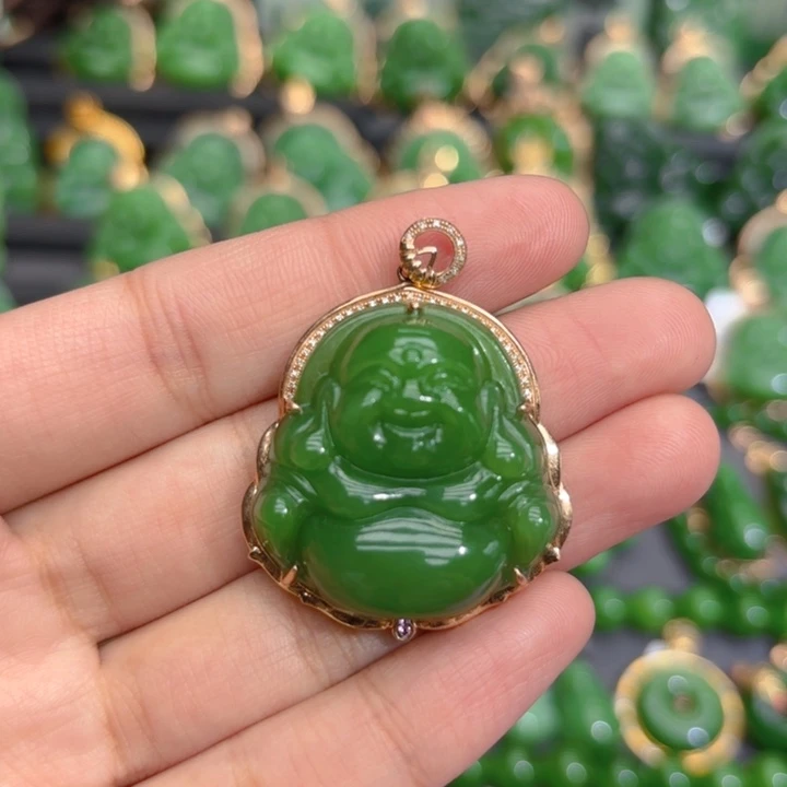 颈饰18K金镶嵌和田玉（碧玉）