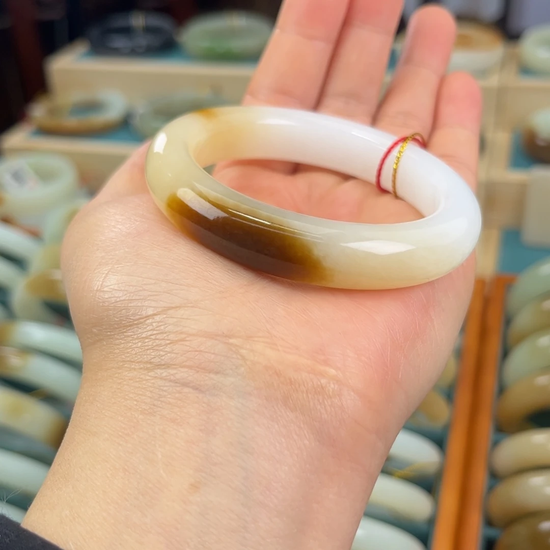 和田玉未镶嵌手镯