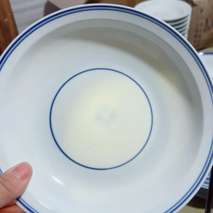 青花玲珑8寸窝盘蓝边