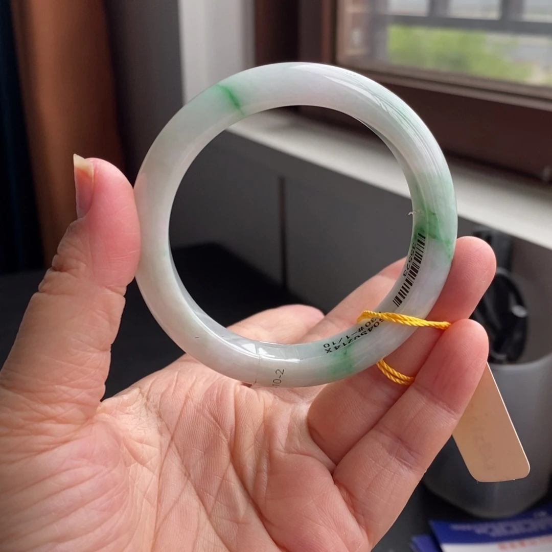 芮****翡翠未镶嵌手镯翡翠手镯