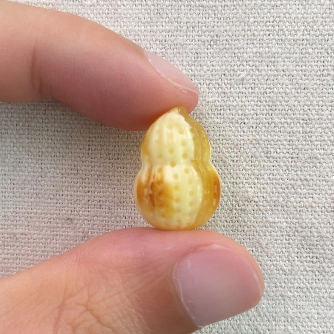 琥珀未镶嵌珠宝奇石花生