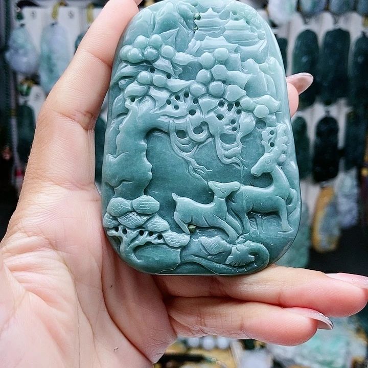 颈饰足铂镶嵌翡翠翡翠