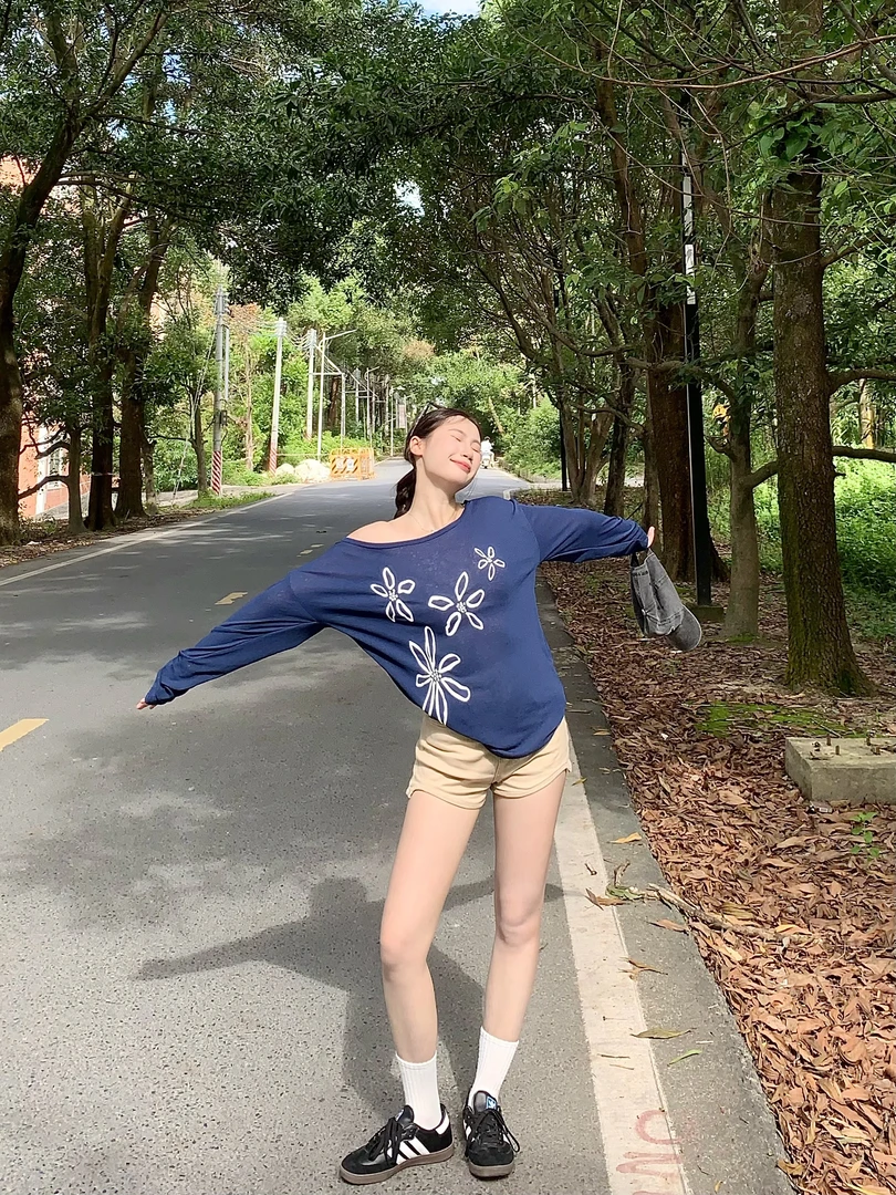 复古藏青色斜肩罩衫长袖女夏慵懒感宽松花朵印花薄款防晒上衣