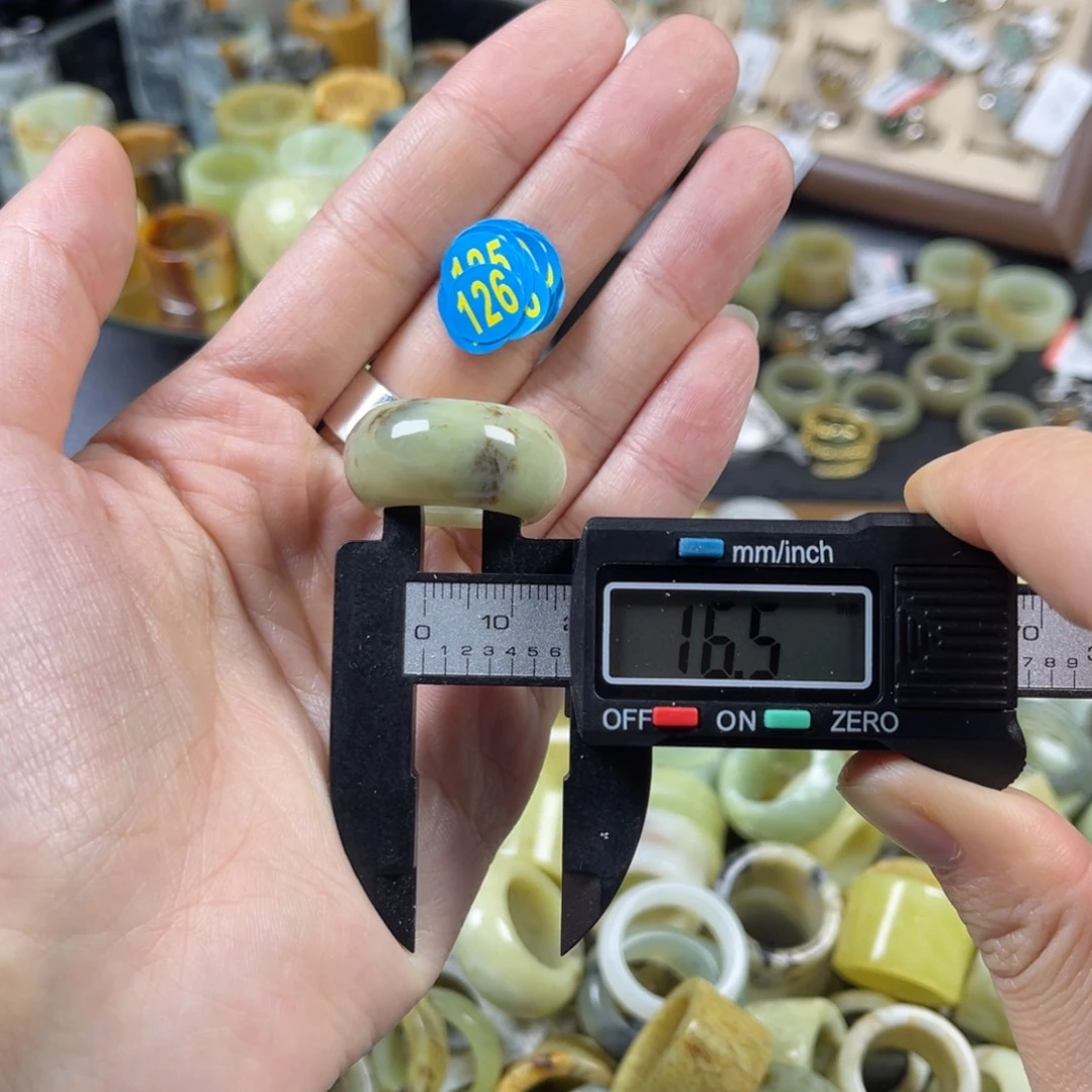 蛇纹石玉未镶嵌戒指