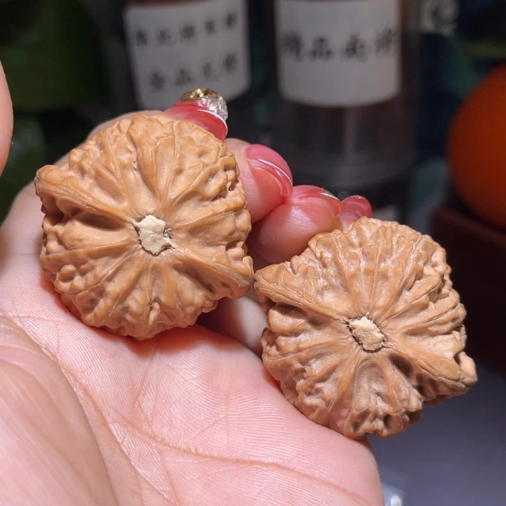 文玩核桃吊坠           40
