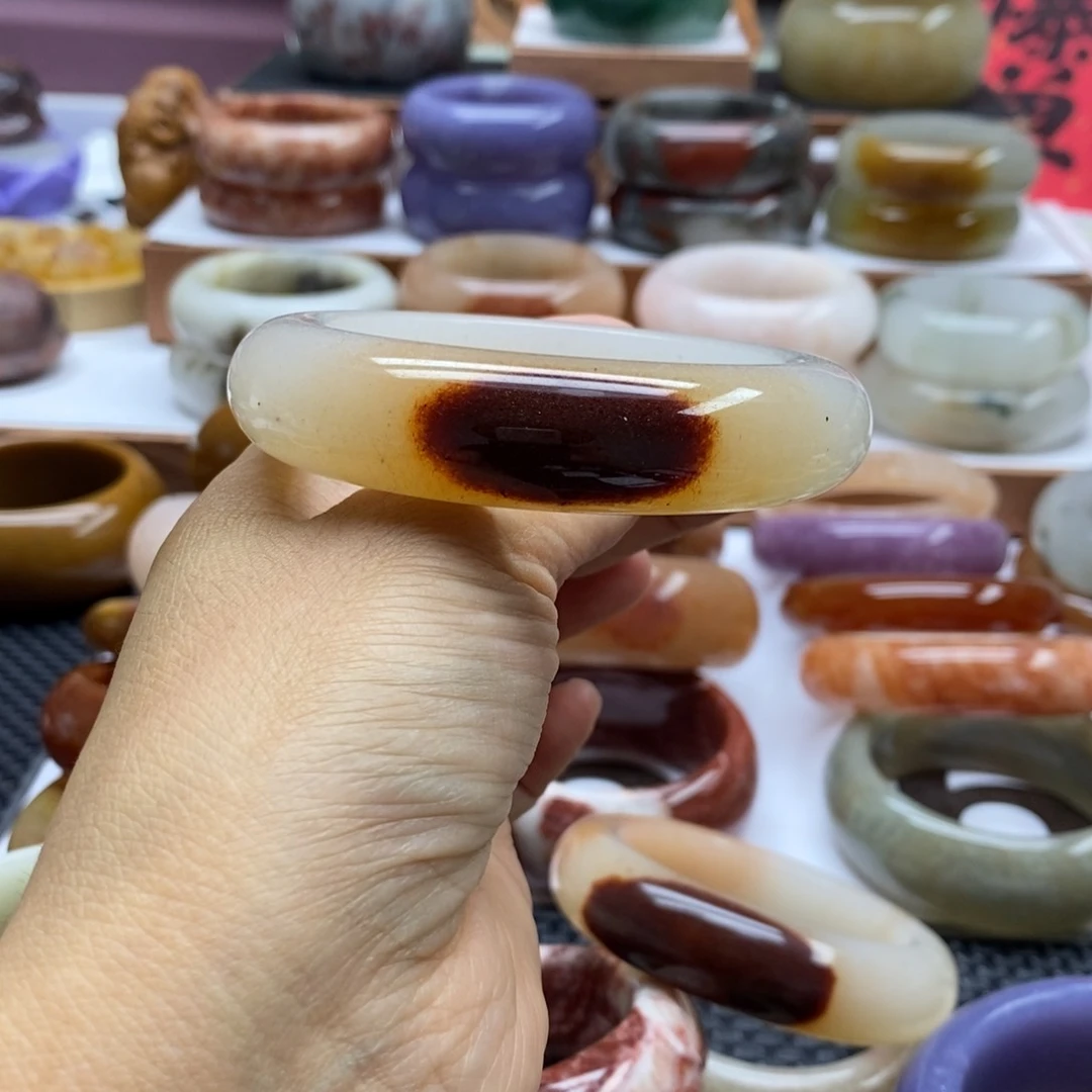 毒***w石英岩玉手镯未镶嵌