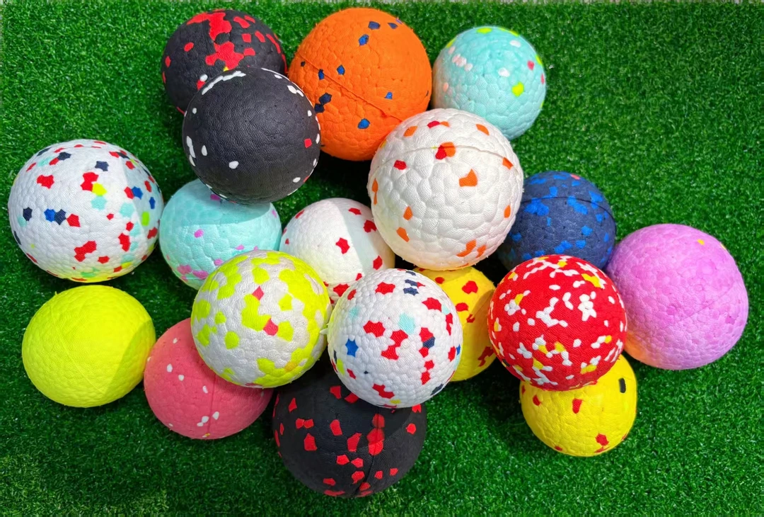 些许瑕疵爆爆球不影响狗狗啃咬磨牙玩耍，随机发颜色，大小。