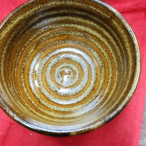 瓷片盘子，碗，瓶子，沙锅，茶壶，微瑕疵！