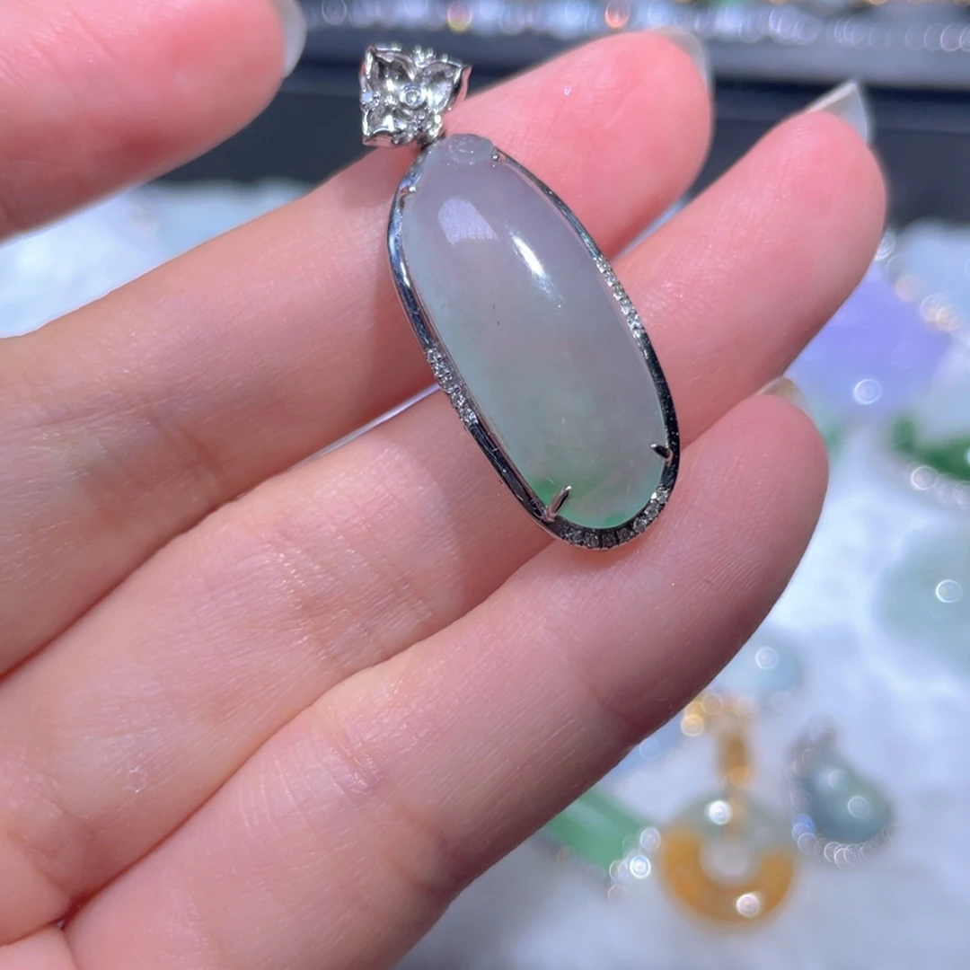 翡翠18K金镶嵌颈饰翡翠