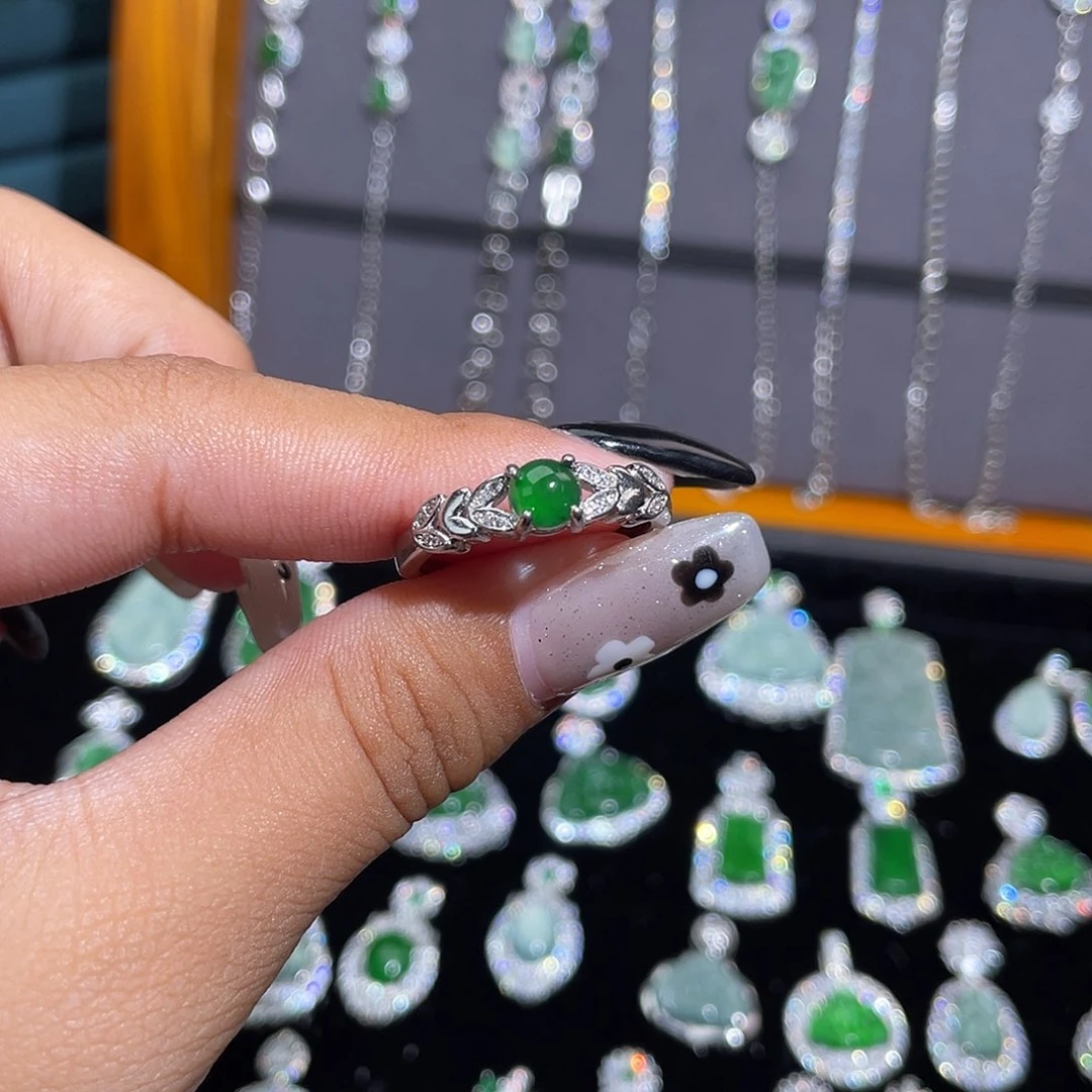 未镶嵌戒指翡翠戒指