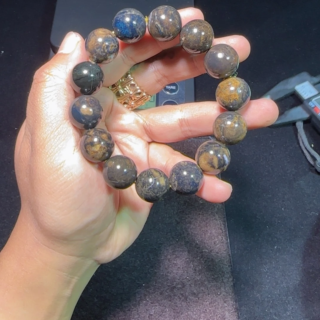 琥珀未镶嵌裸石琥珀