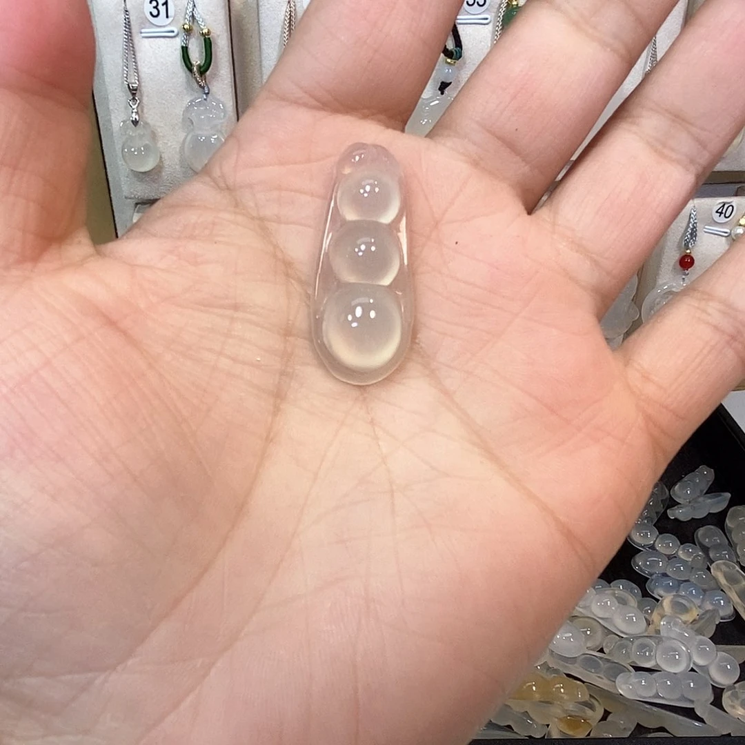 玛瑙/玉髓颈饰未镶嵌