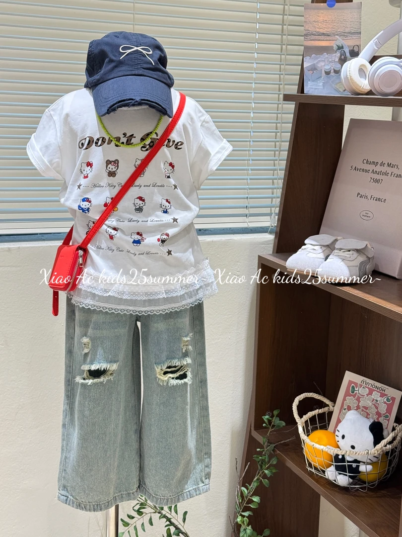 2025夏季新款女童洋气卡通印花蕾丝拼接短袖女宝浅色破洞牛仔裤