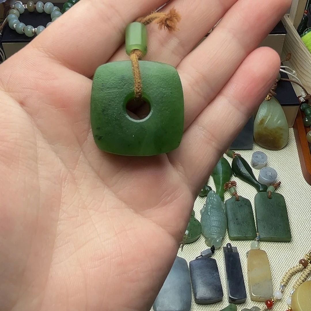 颈饰未镶嵌和田玉（碧玉）哪****头