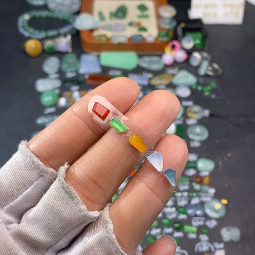 【闪购商品】翡翠挂件未镶嵌切割