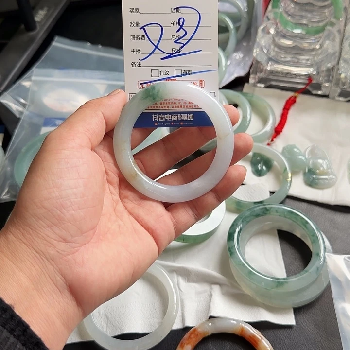 妞***～定制翡翠未镶嵌翡翠手镯