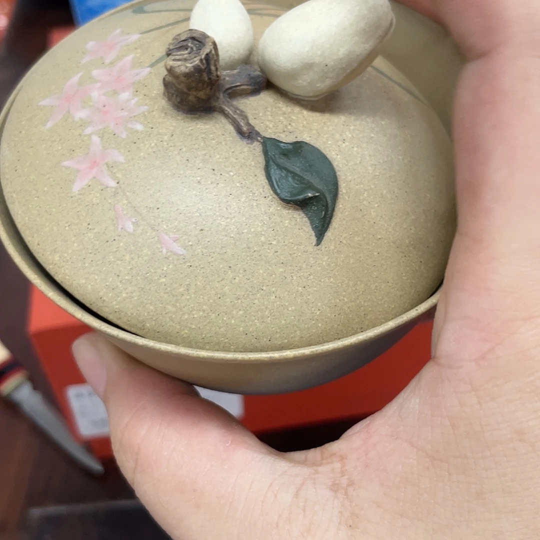 搪瓷杯子里还有好多东西