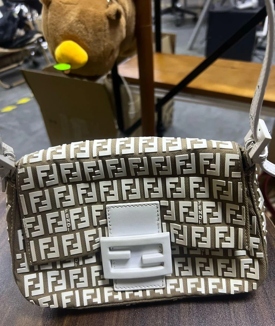95新 芬迪手提包 21046