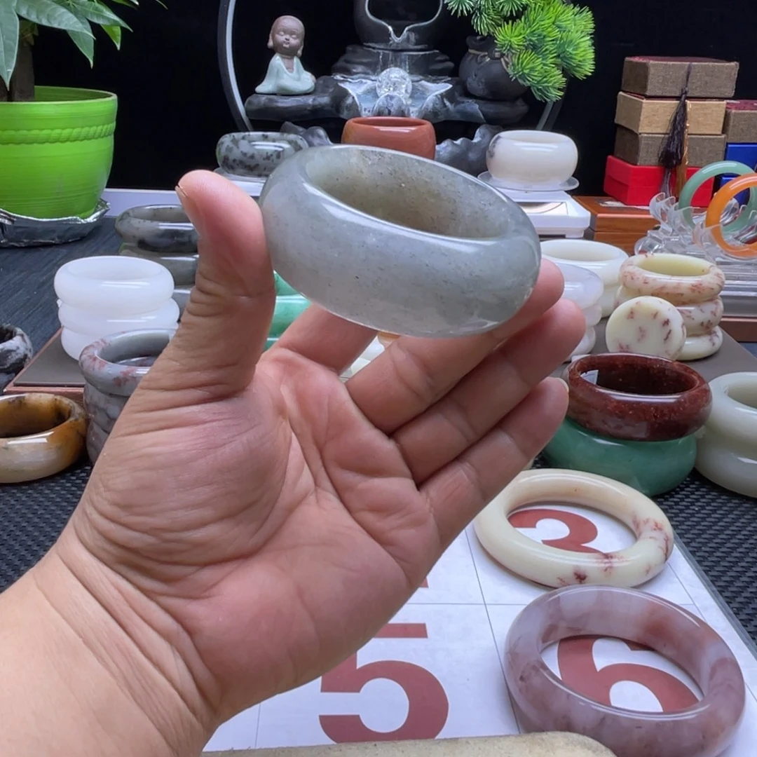 石英岩玉未镶嵌手镯