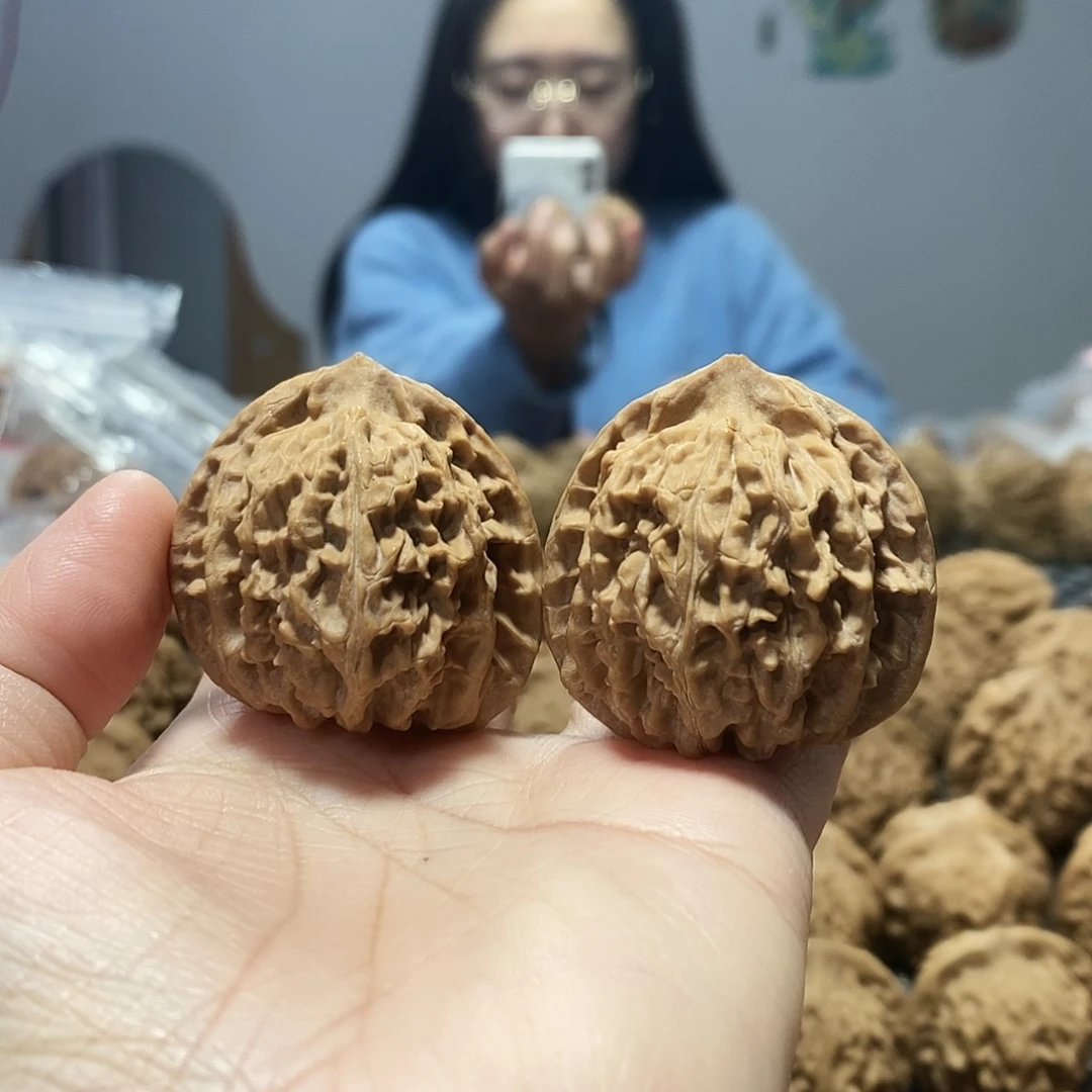 吊坠桃核玉麒麟40