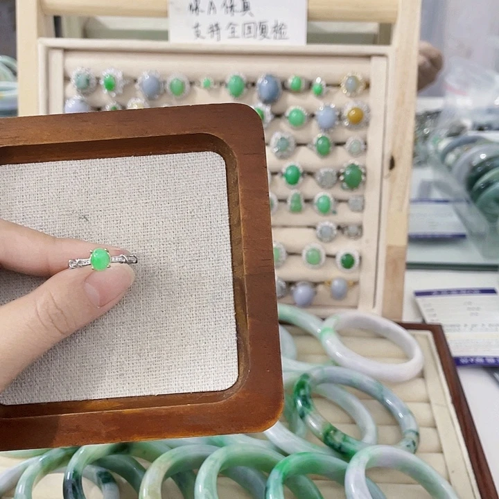 翡翠未镶嵌颈饰天然翡翠Ａ货