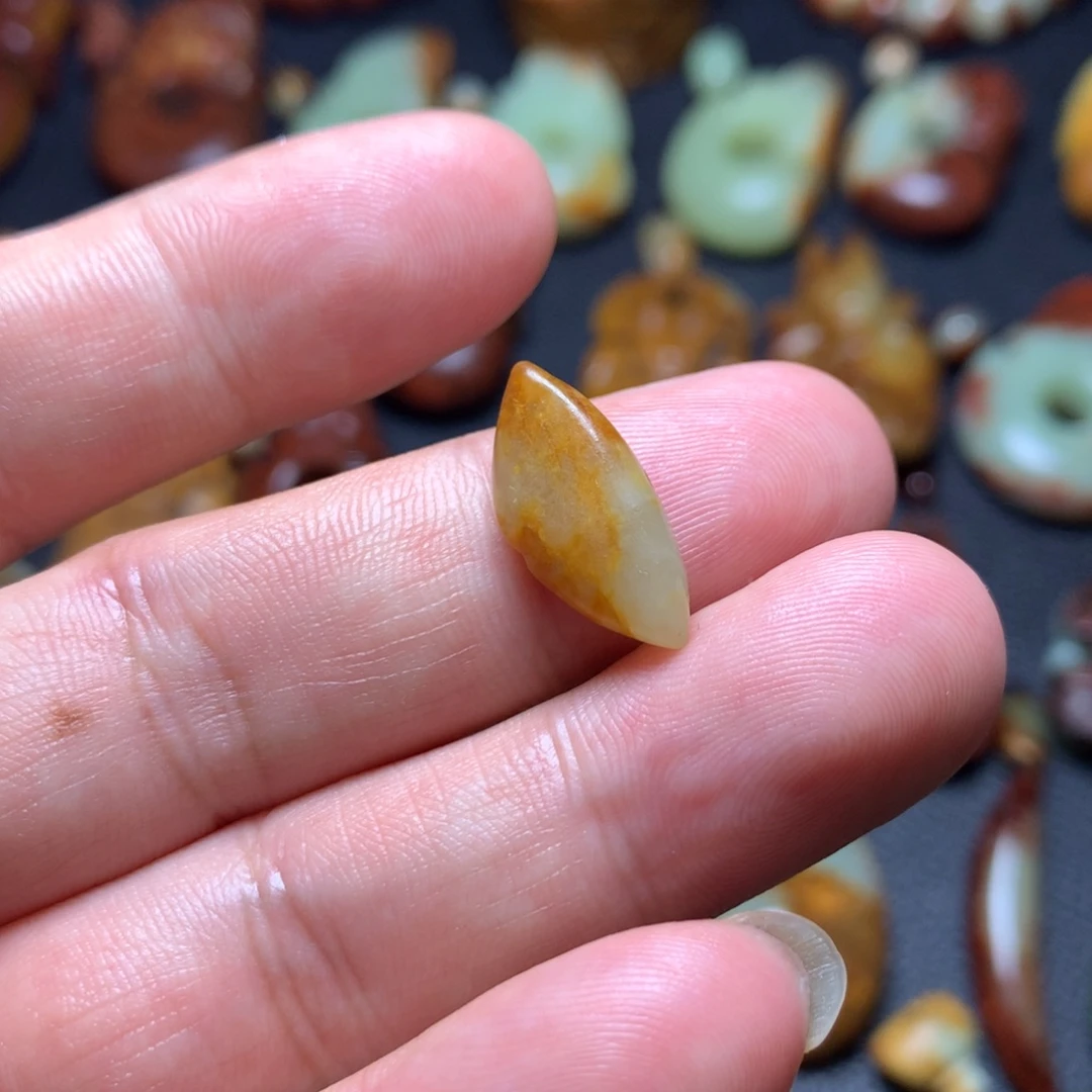 诺***.岫岩河磨玉（透闪石质玉）未镶嵌颈饰