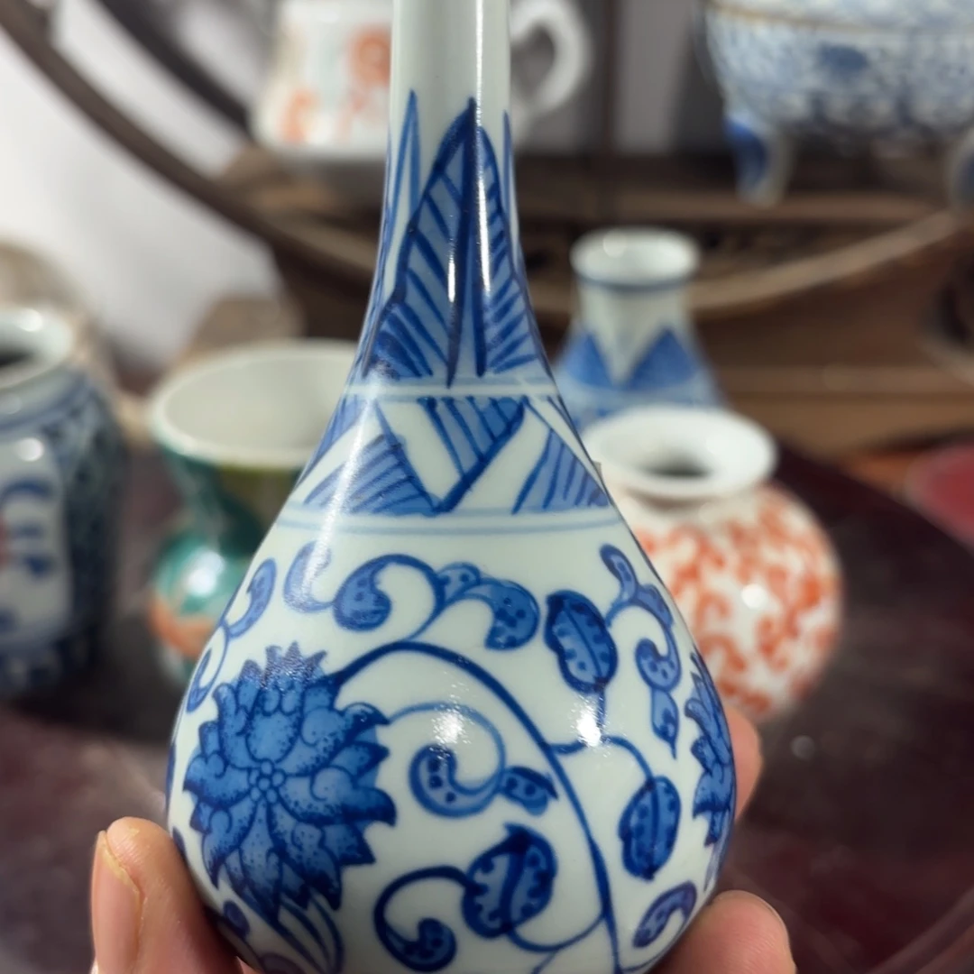 古***】青花缠枝莲高颈瓶一个！