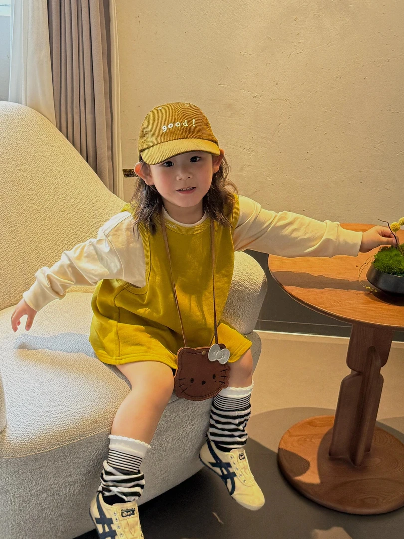 《小思家》韩版女童2025春夏新款休闲运动白色T恤黄色背带裙套装